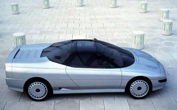 Вече фалиралата група British Leyland/Austin Rover/MG Rover рядко създава скъпи концептуални автомобили, но този E-XE е доказателство, че може да се справи, когато се опита.
Моделът очевидно оказва влияние върху спортния автомобил MGF, който пристига на пазара десетилетие след появата на E-XE. Смятаме, че все още изглежда страхотно днес, не е лошо за концепция от 80-те години.
